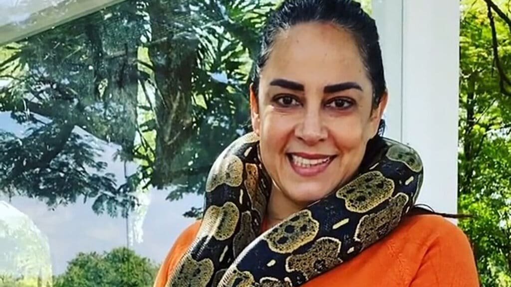 Silvia Abravanel apresenta seu novo bichinho de estimação.
