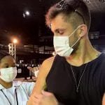Arthur Picoli, recebe 1° dose da vacina contra covid-19.