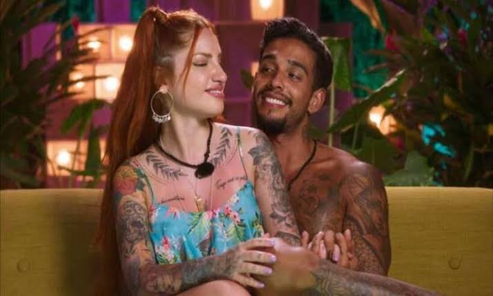 Casal é multado em R$200 mil, após fazer sexo cinco vezes em reality show