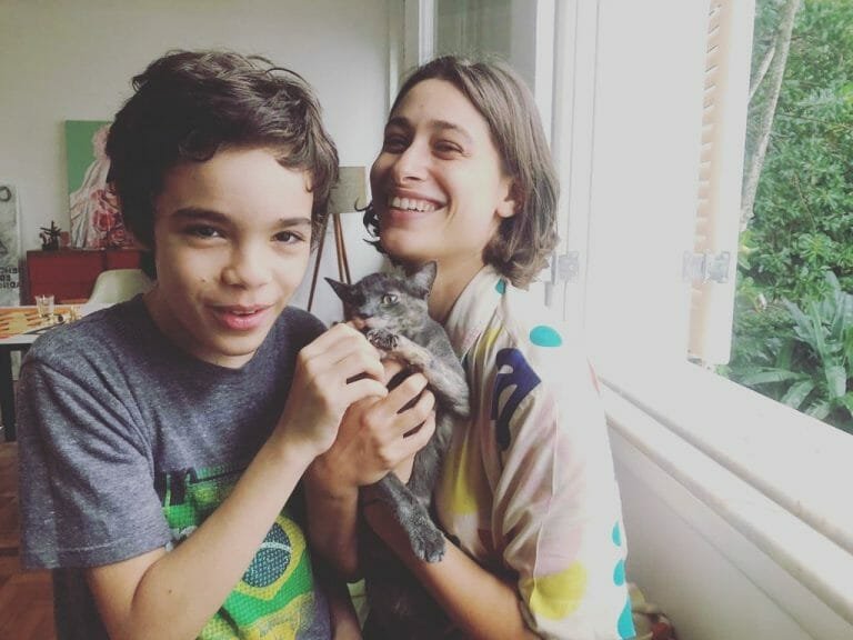 Maria Ribeiro faz homenagem a namorada de ex: “Melhor madrasta do mundo”