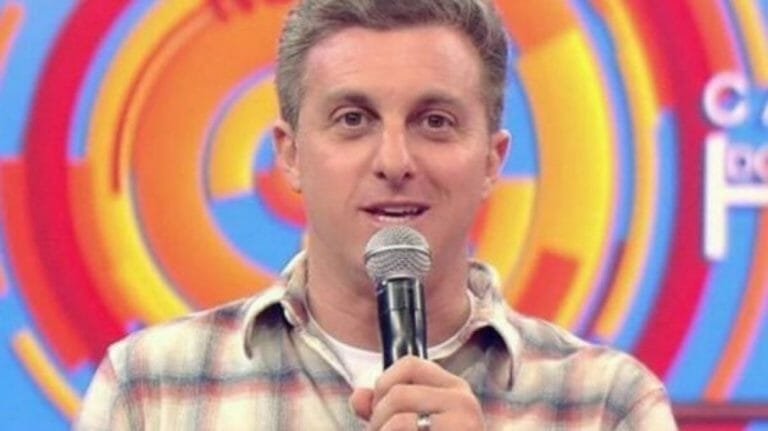 Luciano Huck pode estar fora da Globo em 2022.