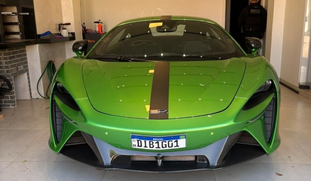 Carro esportivo de luxo da influenciadora presa Karol Digital