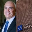 Esposa de Alexandre de Moraes ao lado do ministro e fachada do Banco Master; caso do contrato de R$ 129 milhões revelado pela Polícia Federal.