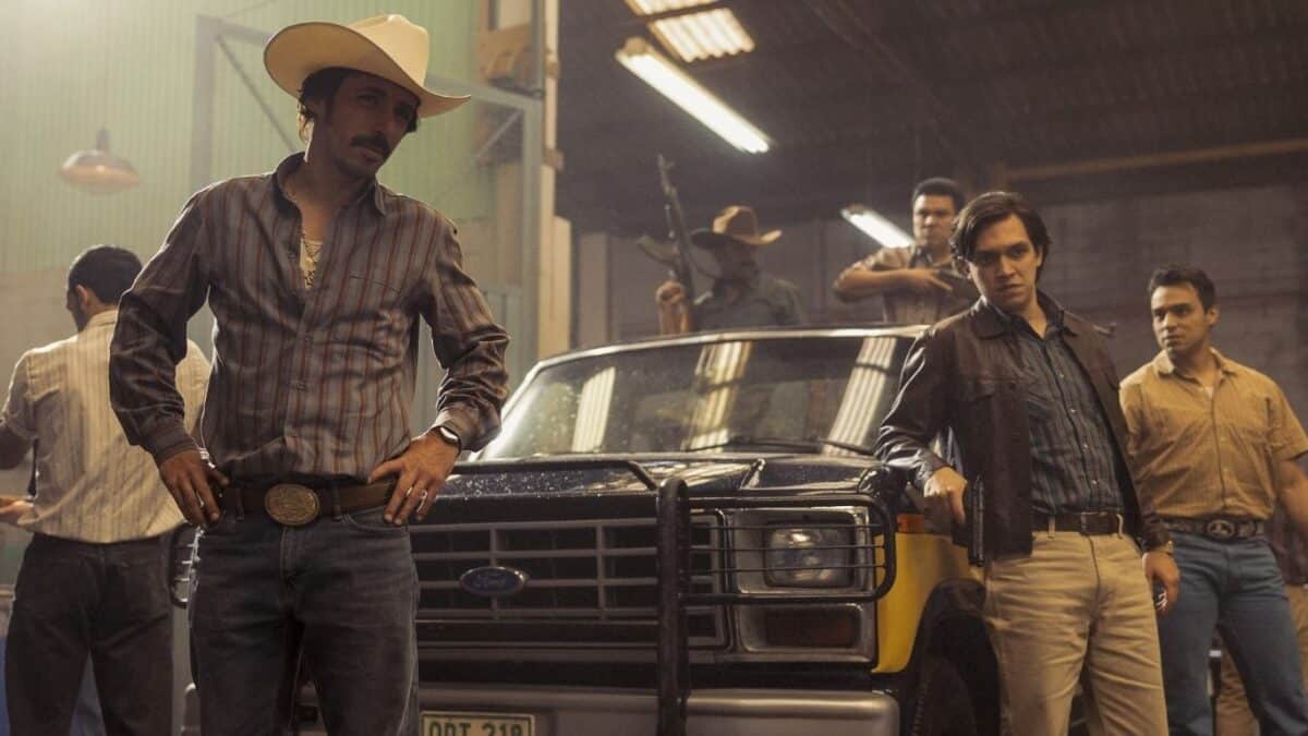 Cena de Narcos: México com Miguel Ángel Félix Gallardo e membros do cartel