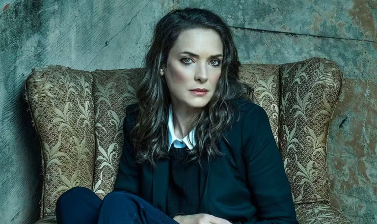 Winona Ryder revela como buscou ‘inspiração trágica’ de papel dos anos 1990 para construir sua personagem em Stranger Things