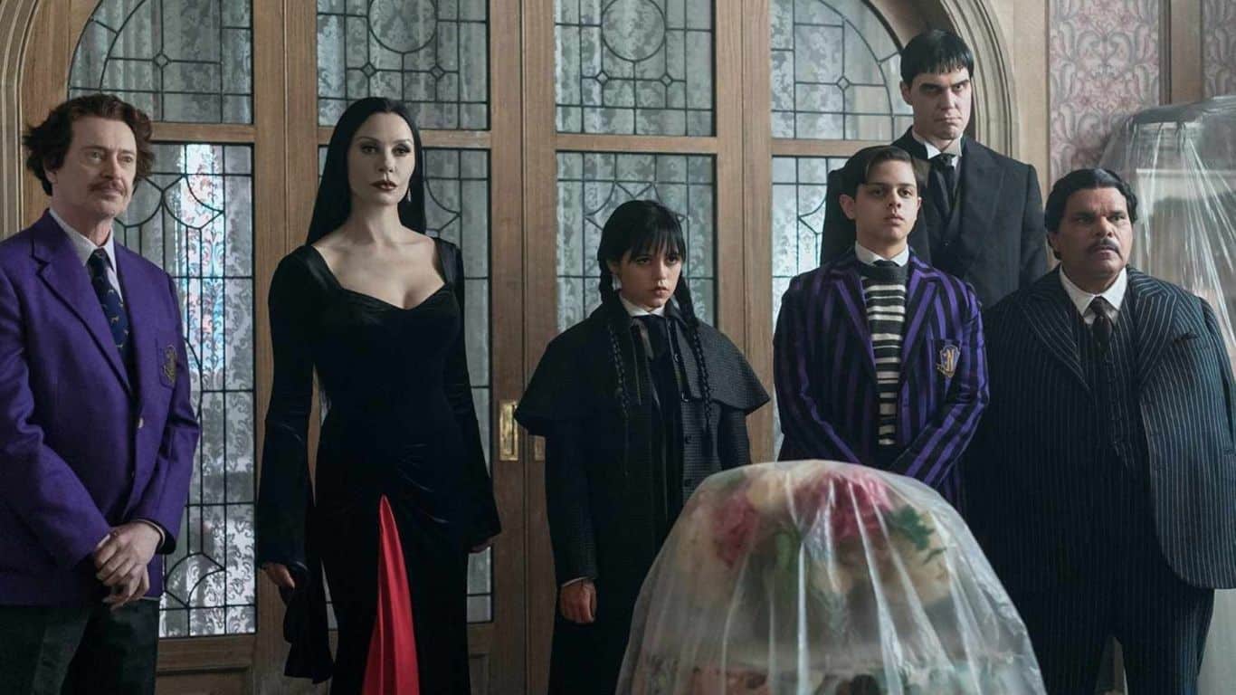 Família Addams reunida na segunda temporada da série Wandinha da Netflix