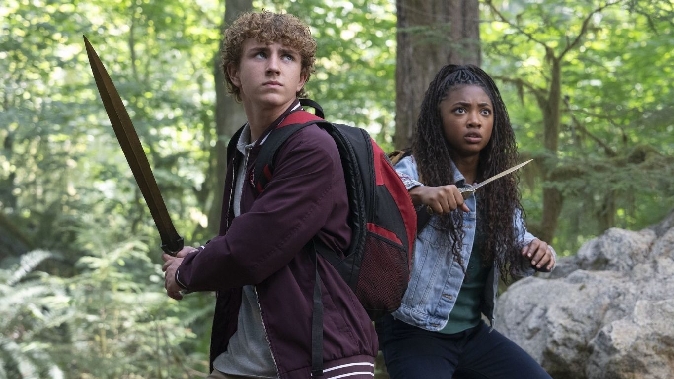 Percy e Annabeth preparados para batalha na segunda temporada de Percy Jackson e os Olimpianos