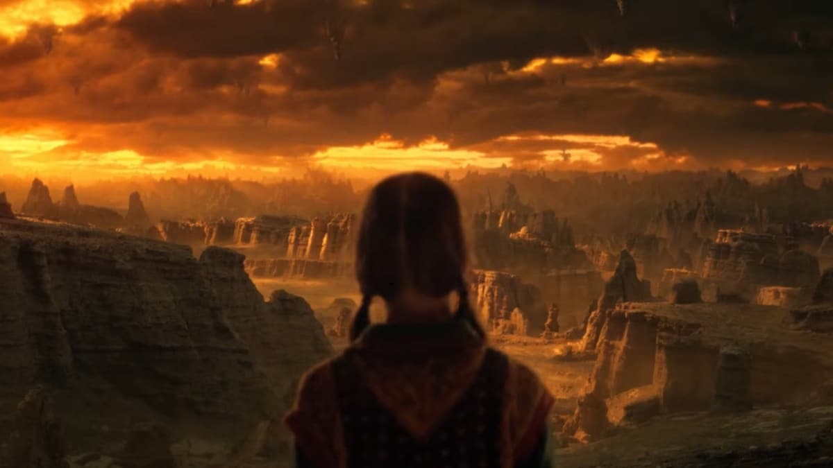 Personagem observa cenário devastado no Mundo Invertido na 5ª temporada de Stranger Things