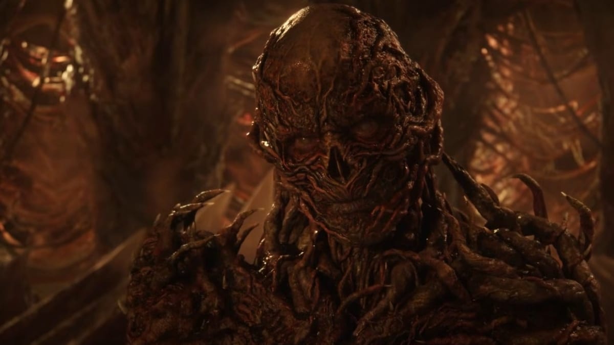 Criatura sombria aparece em ambiente escuro e orgânico na série Stranger Things