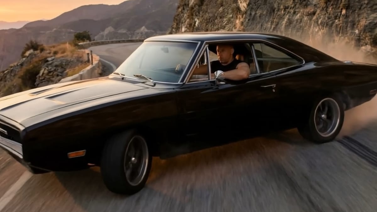 Dominic Toretto dirige o Dodge Charger em cena de Velozes e Furiosos 11