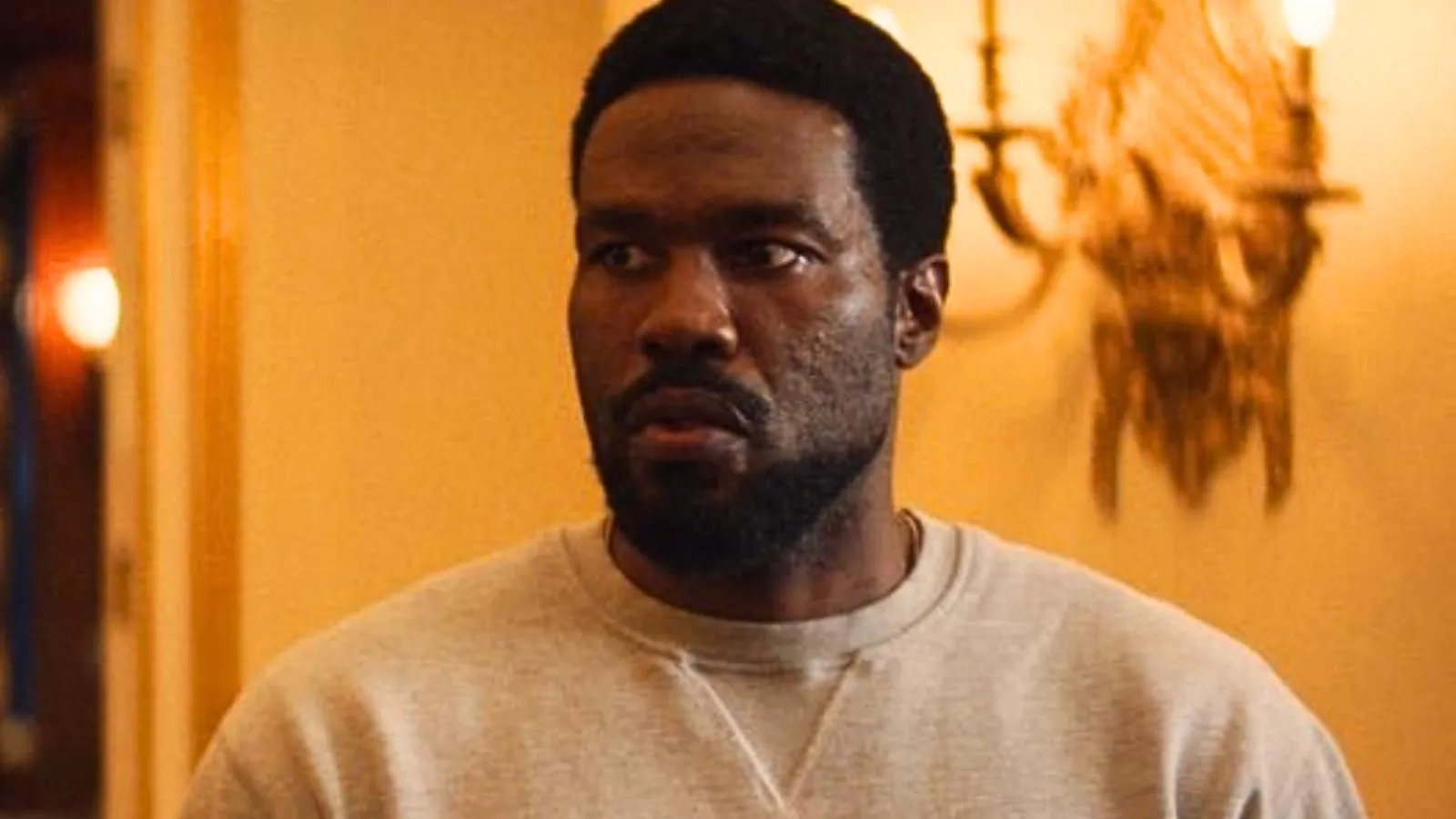 Yahya Abdul-Mateen II em Magnum, série do MCU que quase foi cancelada