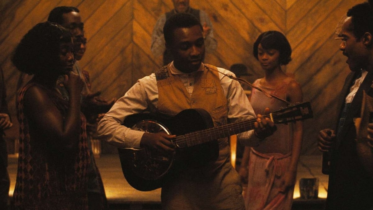 Cena do juke joint em Pecadores (Sinners)