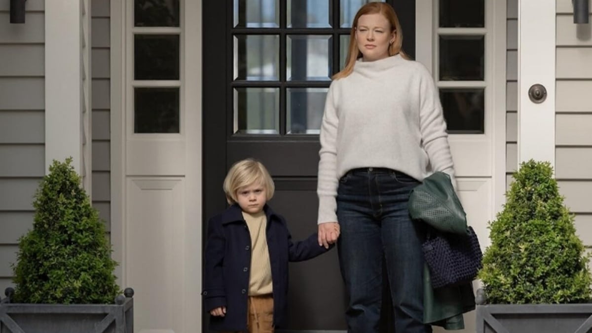 Mãe e filho em cena tensa da série All Her Fault