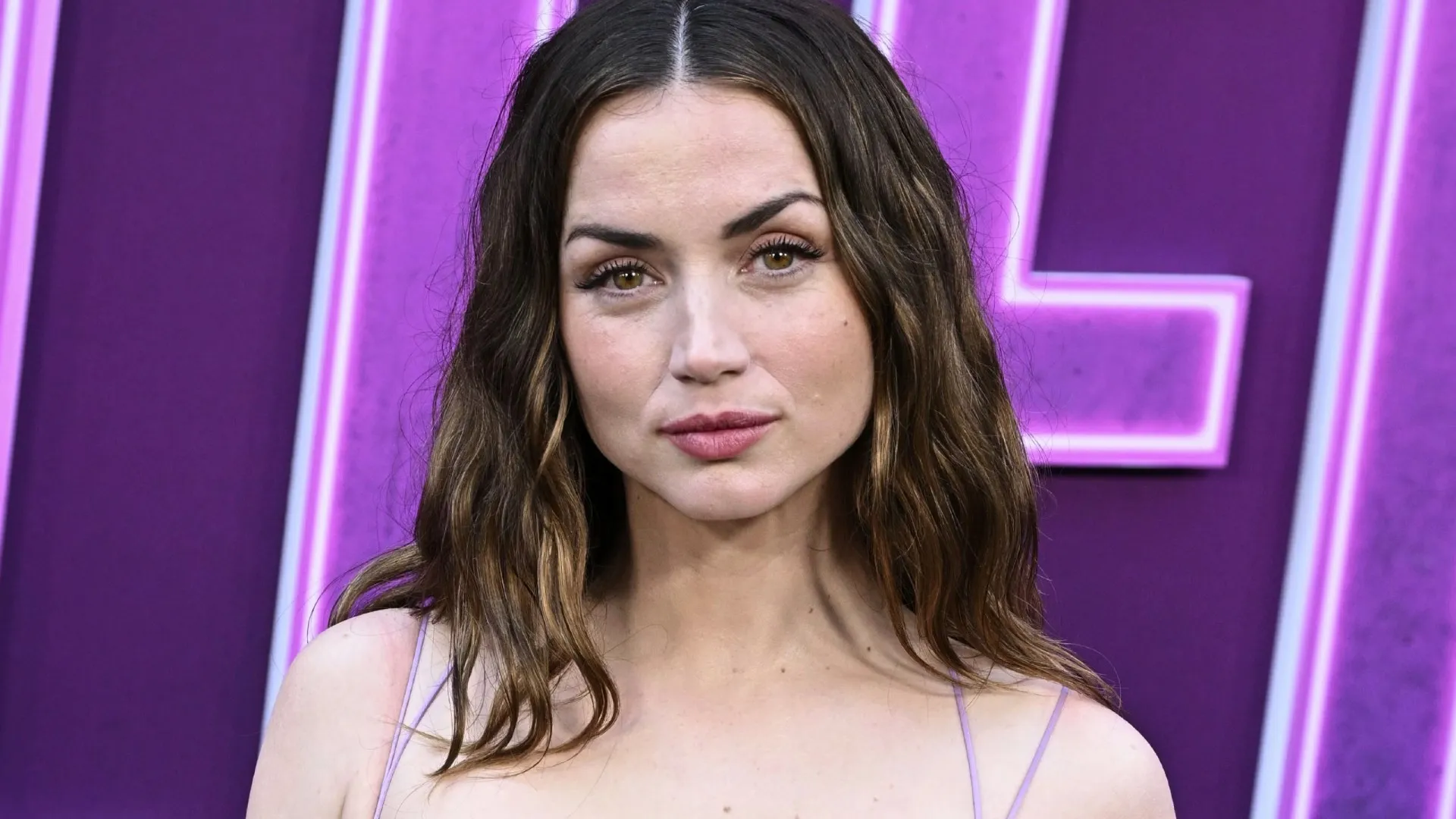 Ana de Armas protagonizará refilmagem norte-americana 