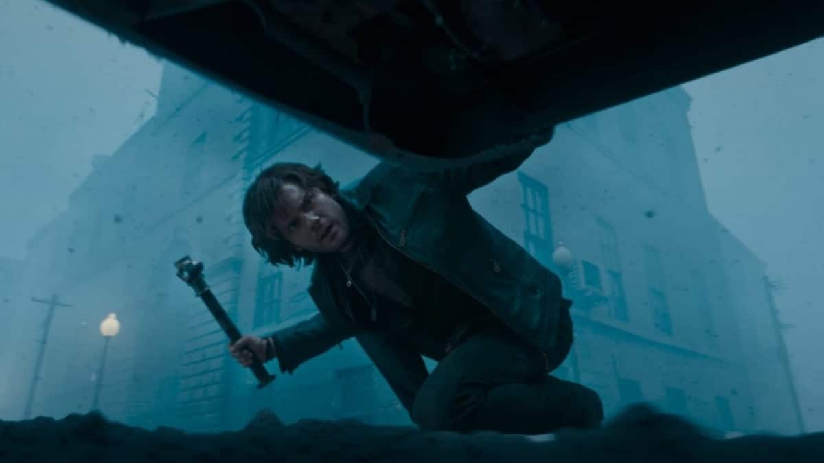 Jeremy Irvine como James Sunderland em Terror em Silent Hill: Regresso para o Inferno