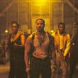 Michael B. Jordan em cena intensa de Pecadores (Sinners), filme de Ryan Coogler