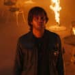 Cena atmosférica de Silent Hill com névoa e clima sombrio no filme Regresso para o Inferno