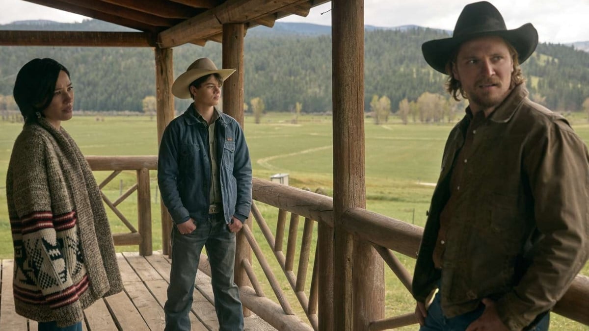 Cena da série Y: Marshals mostra agente federal em missão no oeste americano, derivada de Yellowstone