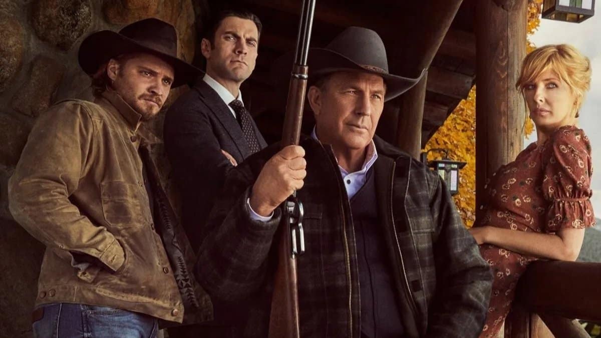 Elenco principal da série Yellowstone com a família Dutton em cena da produção da Paramount+