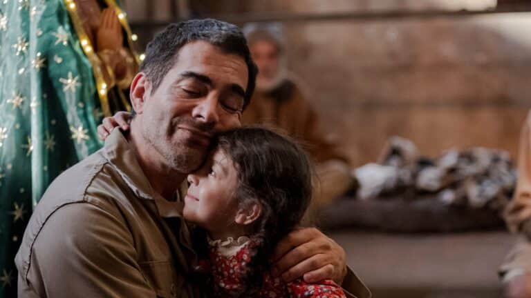 Crítica | A Cela dos Milagres: remake mexicano emociona com redenção e amor paterno na Netflix