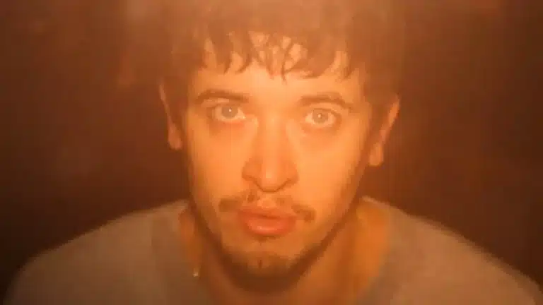 Crítica | Tom Blyth brilha em filme Queer subestimado e reafirma versatilidade após sucesso em Netflix