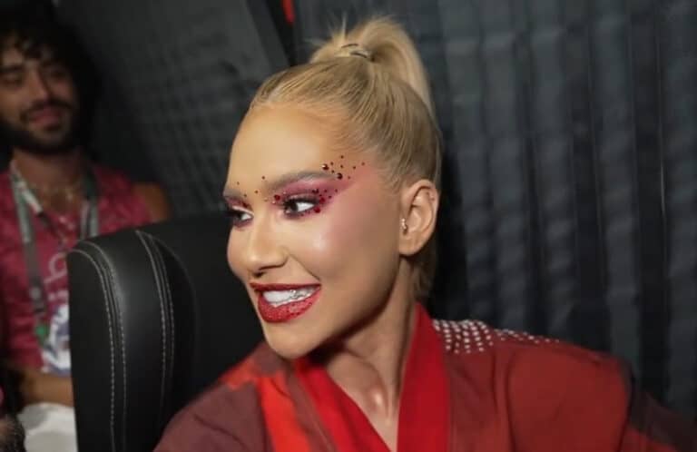 Virginia exibe brilhantes nos dentes com número 7 em homenagem a Vini Jr. na Grande Rio