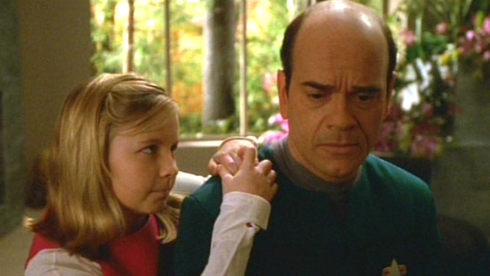 Crítica | Star Trek: Starfleet Academy resgata emocionantes histórias clássicas do Doutor de Voyager