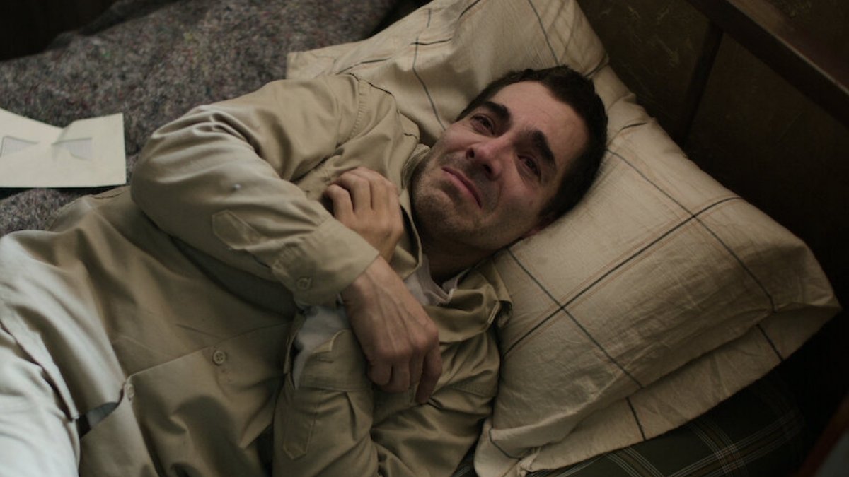 Omar Chaparro interpreta Héctor em A Cela dos Milagres Netflix atuação dramática remake