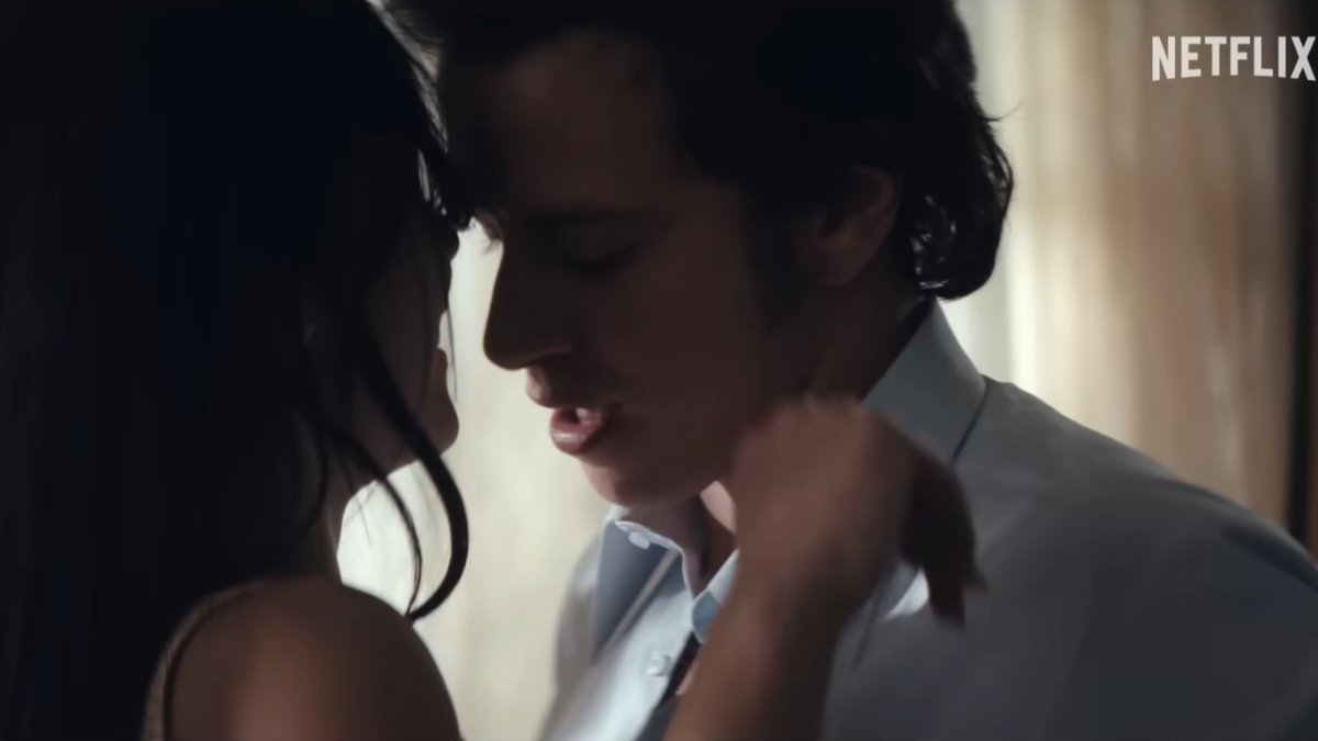 Orhan Pamuk em cena da série O Museu da Inocência: Dentro da História na Netflix