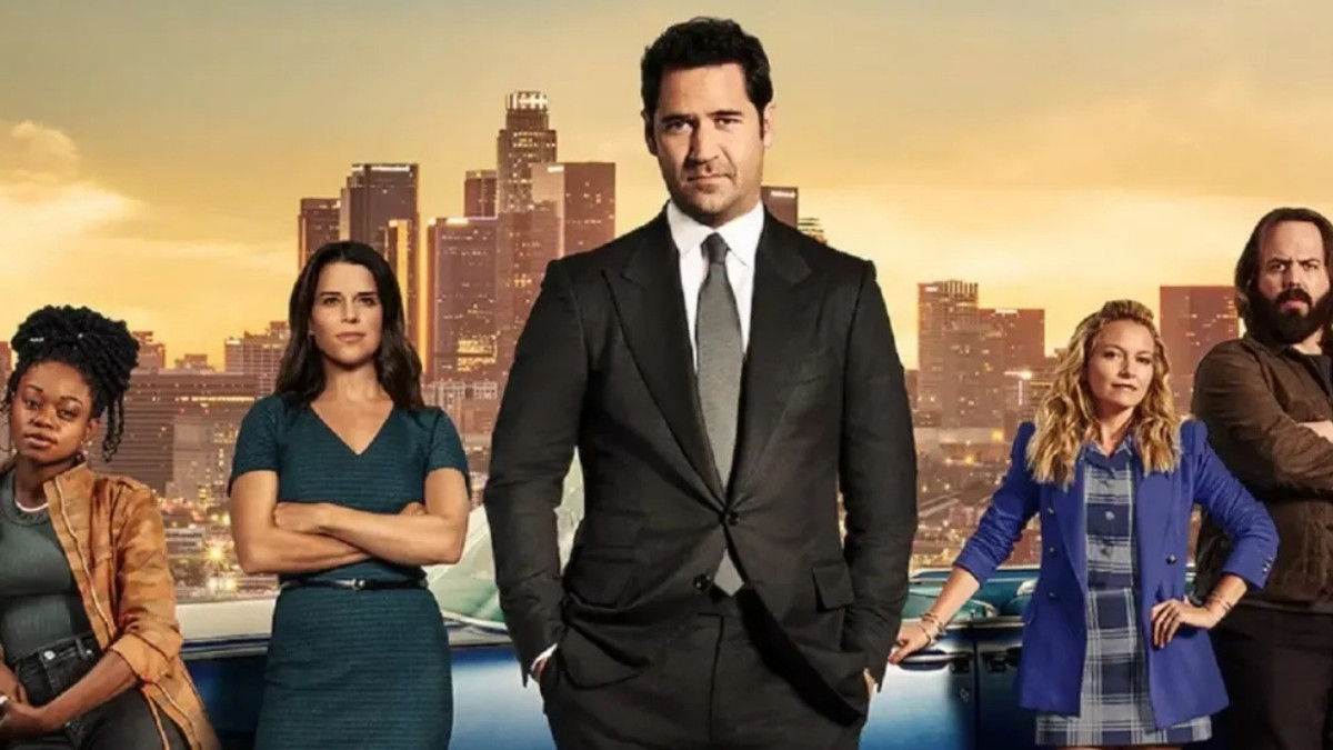 Mickey Haller (Manuel Garcia-Rulfo) em O Poder e a Lei na Netflix