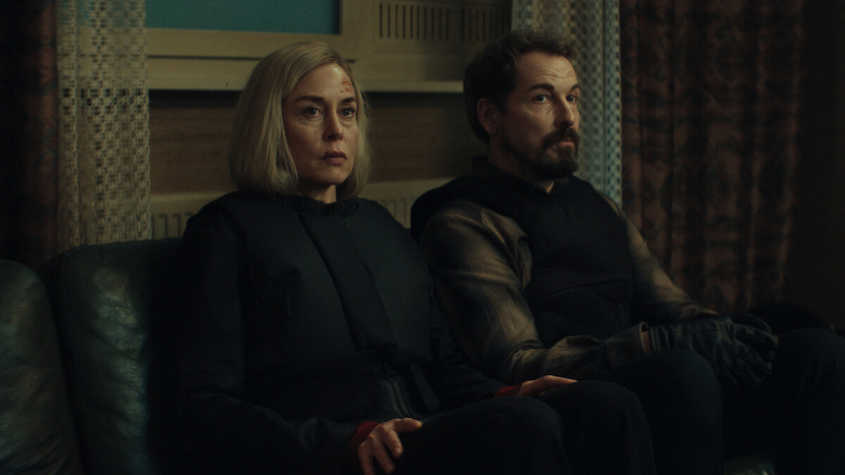 Página da Netflix com o episódio 6 de Unfamiliar e a descrição “A Continuar Vivos”