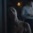Algo Horrível Vai Acontecer em imagem promocional da série da Netflix com Rachel em destaque