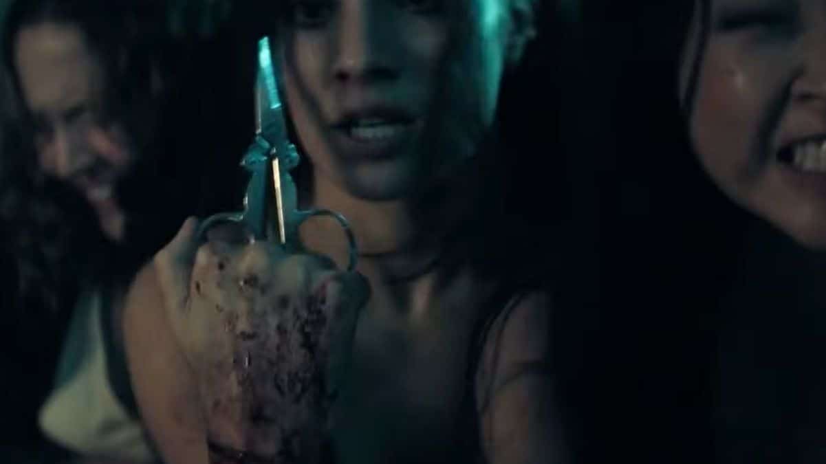 Bailarinas de Lindas e Letais chegam ao International Ballet Gala no final do filme