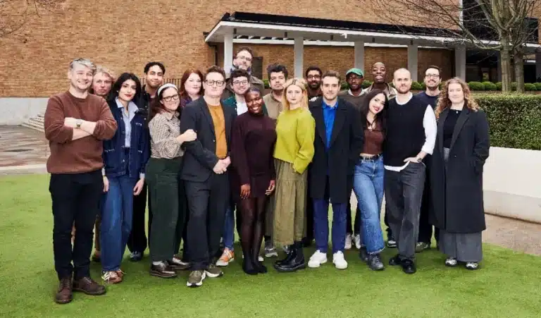 Estreia | Saturday Night Live UK define equipe de roteiristas para sua primeira temporada