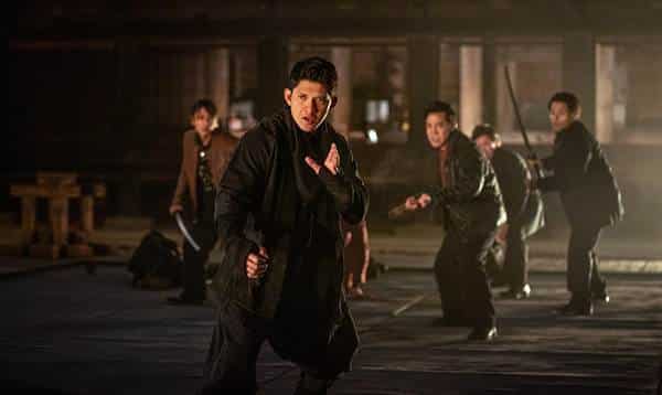 Iko Uwais como Suarto Rahmat em Os Mercenários 4 vilão do filme