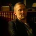 Os Casos de Harry Hole em imagem da série da Netflix com Harry Hole em destaque