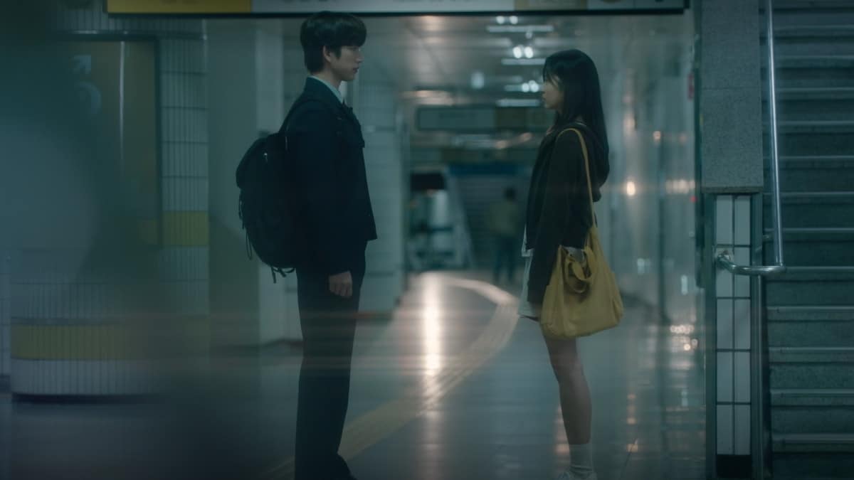 Tae-seo e Eun-a frente a frente em Um Amor Que Ilumina