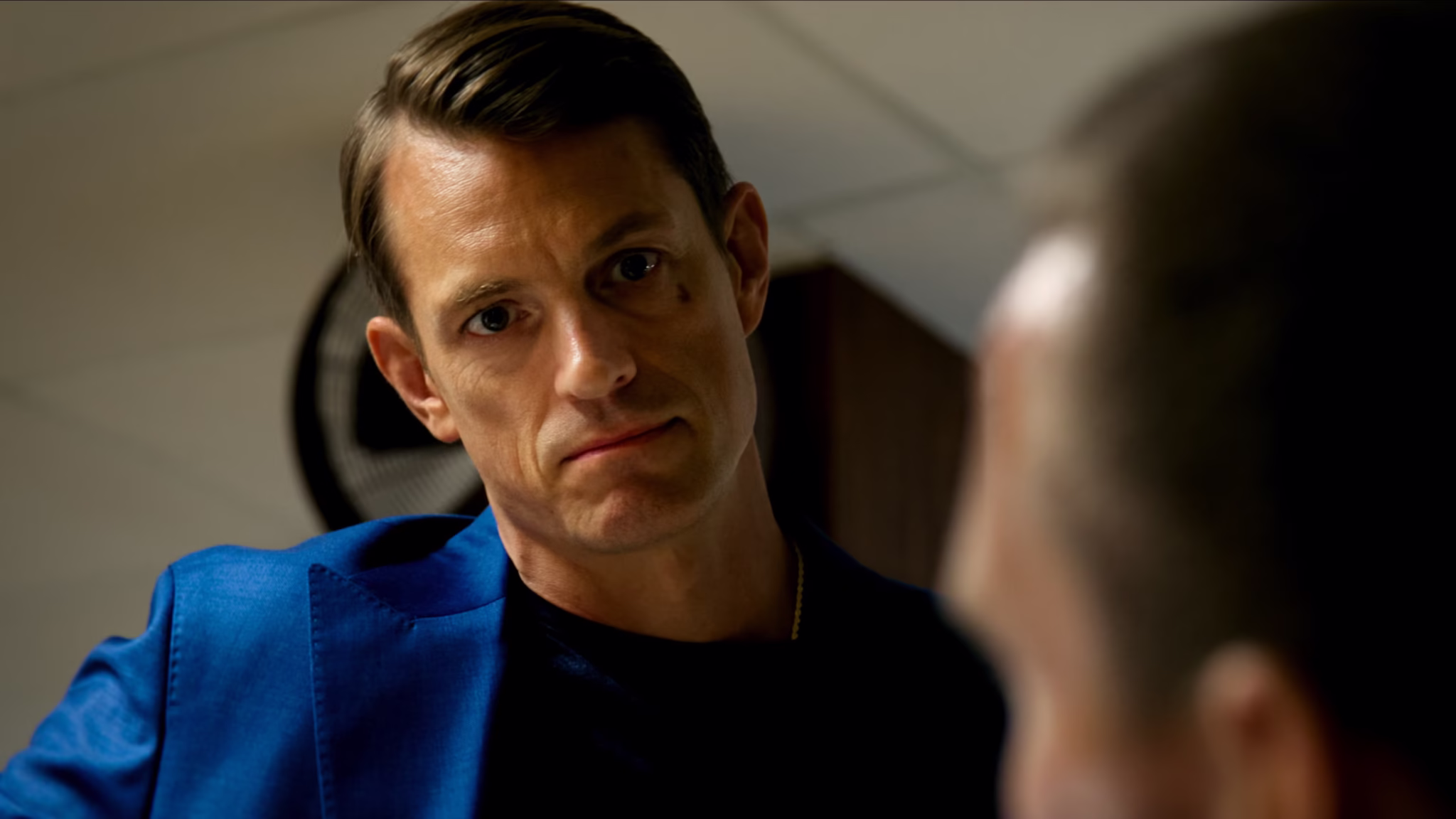 Joel Kinnaman como Tom Waaler na série Harry Hole da Netflix