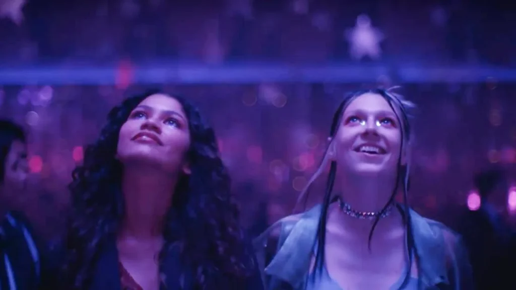 Cena da série Euphoria mostrando tendências online e momentos marcantes da produção