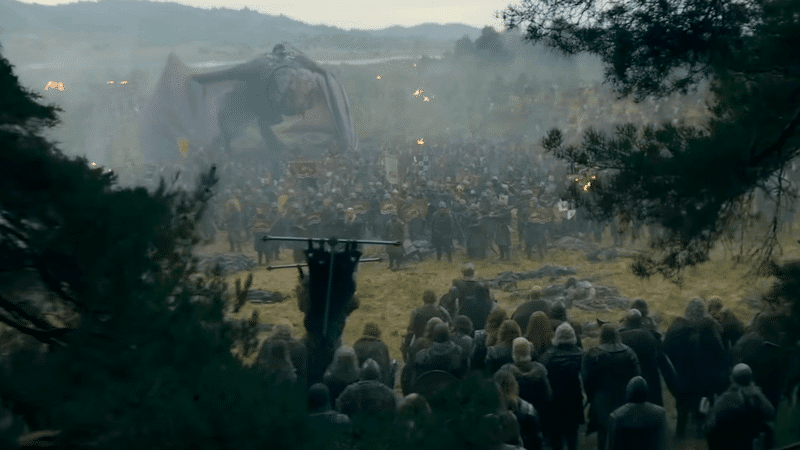 Cena de batalha épica de House of the Dragon com soldados em combate direto