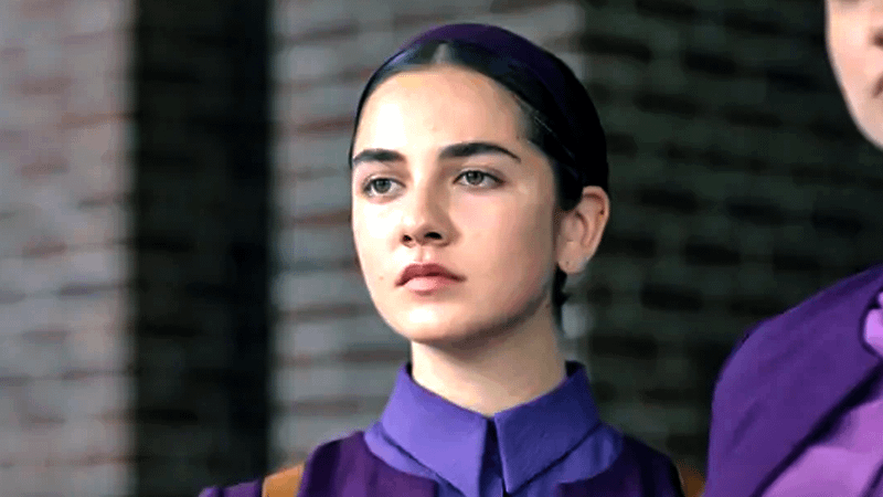Becka em cena do trailer de The Testaments, spin-off de The Handmaid's Tale