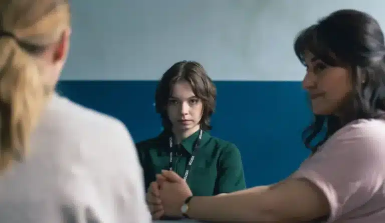 Manual de Assassinato para Boas Garotas: Netflix quebra padrão e divide temporada em 3 semanas