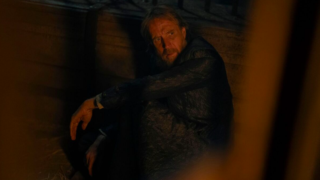 Rhaenyra Targaryen em momento de desespero ao ver o corpo de seu filho Jacaerys