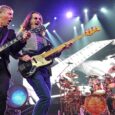 A divisão silenciosa do Rush na turnê que ninguém sabia ser a última Rush apresentando na turnê R40 em 2015, última grande turnê da banda antes da aposentadoria
