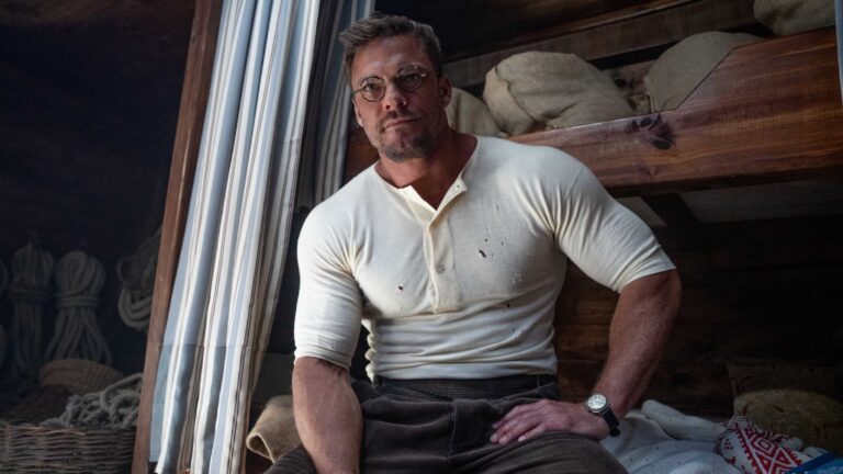 Alan Ritchson conquista segunda franquia de ação com Máquina de Guerra na Netflix