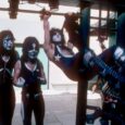 Beth do Kiss: como uma balada rejeitada se tornou o maior hit da banda Gene Simmons e Paul Stanley em apresentação do Kiss durante era Destroyer