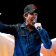 Brandon Flowers finalmente destranca a porta do country em Thrasher Brandon Flowers em estúdio durante gravações do álbum Thrasher
