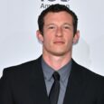 Callum Turner brinca com boato de ser James Bond enquanto Denis Villeneuve espera Callum Turner brinca com boato de ser James Bond enquanto Denis Villeneuve espera
