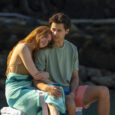Depois Daquele Ano pode ter 2ª temporada focada em Charlie e Alice Percy e Sam em cena romantic no barco que aparece na fotografia misteriosa do final da primeira temporada