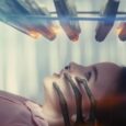 Dia D revela a obsessao de Spielberg com alienigenas que nao vem para destruir Cena do filme Dia D mostrando aliens benevolentes em Spielberg